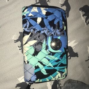 vera bradley wallet.